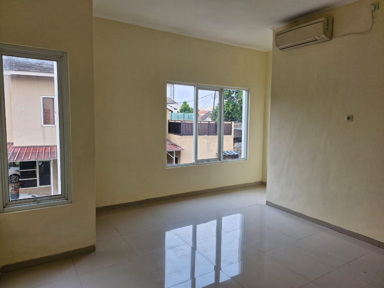 Brand New 2 Lantai di Andara, Dalam Cluster, Sangat Dekat dengan Gerbang Tol Andara 