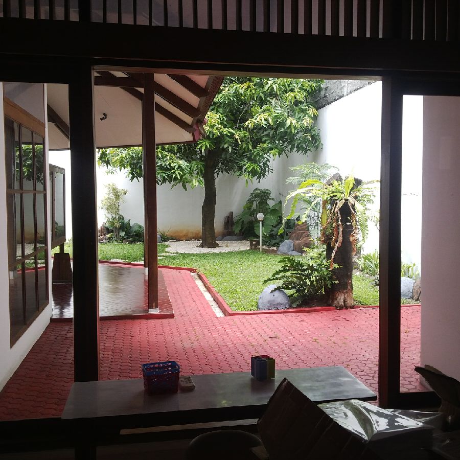 Rumah Di Cinere Megapolitan, Asri, ada back yard