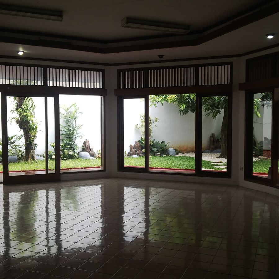 Rumah Di Cinere Megapolitan, Asri, ada back yard