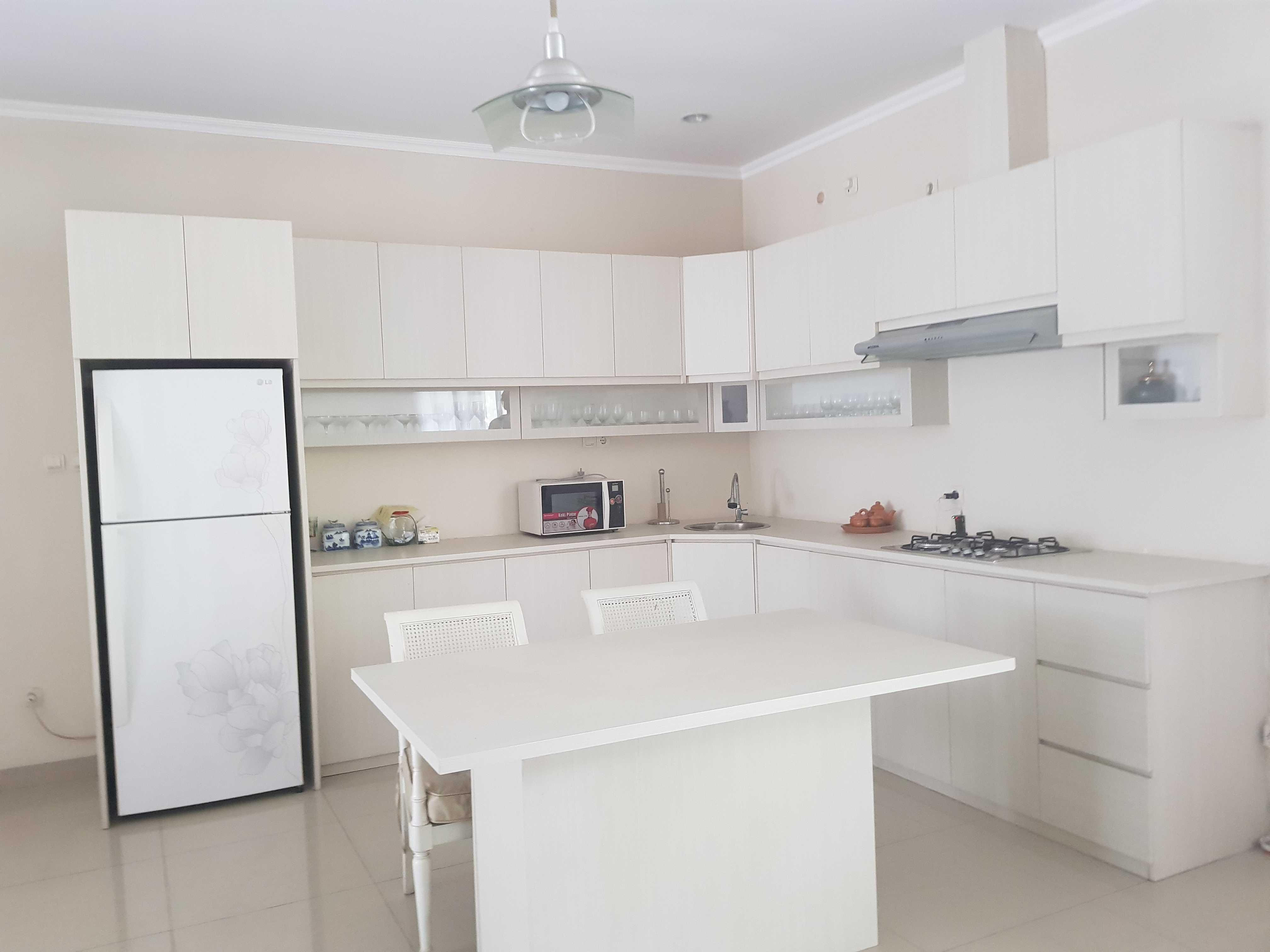 Rumah Cocok Kantor atau Rumah Tinggal di Lebak Bulus. Dekat MRT. Lokasi Strategis