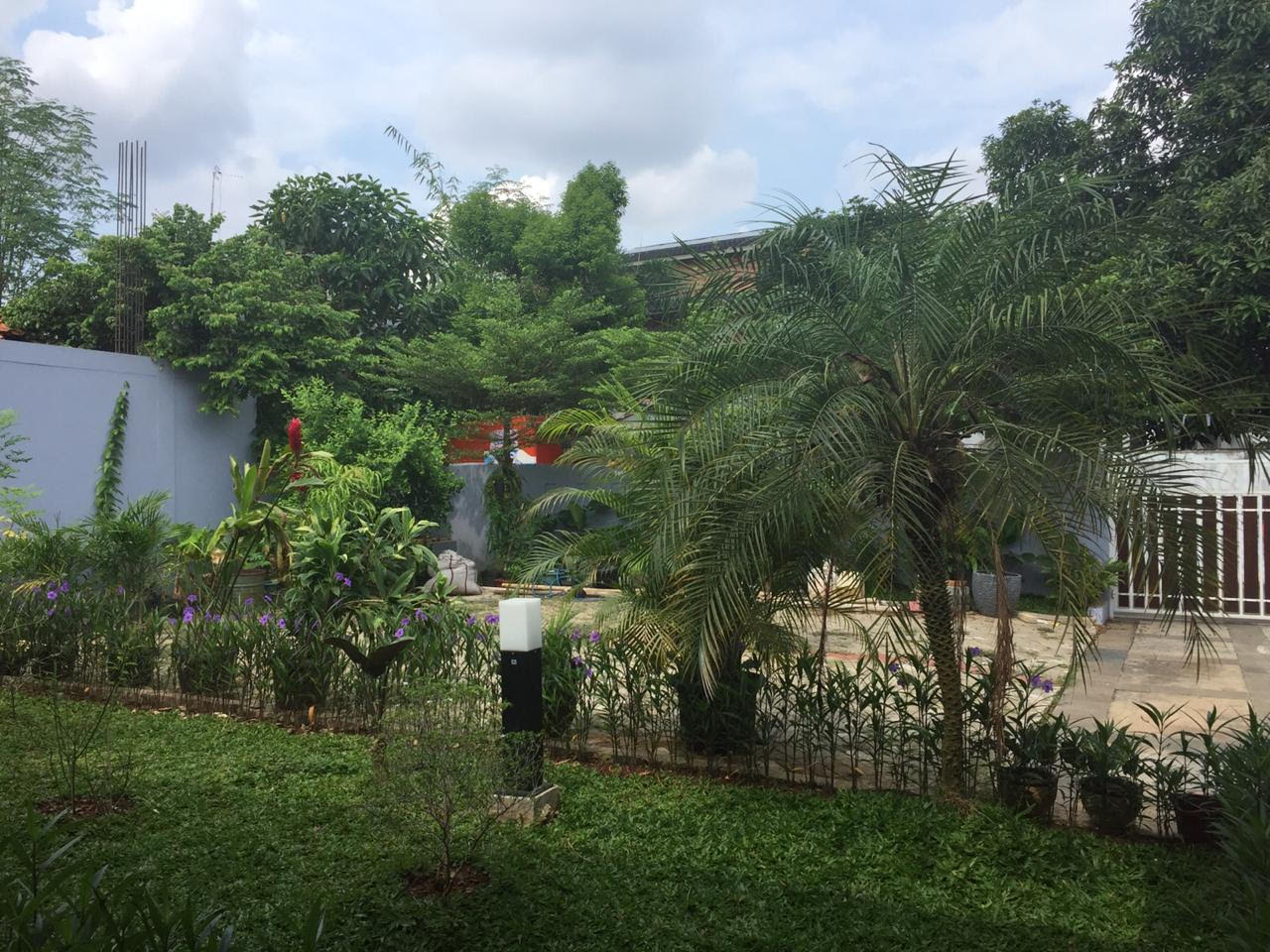 Rumah Di Pondok  Labu. Dekat Pintu Tol Andara-Bango. Bebas Banjir. Ada Pool