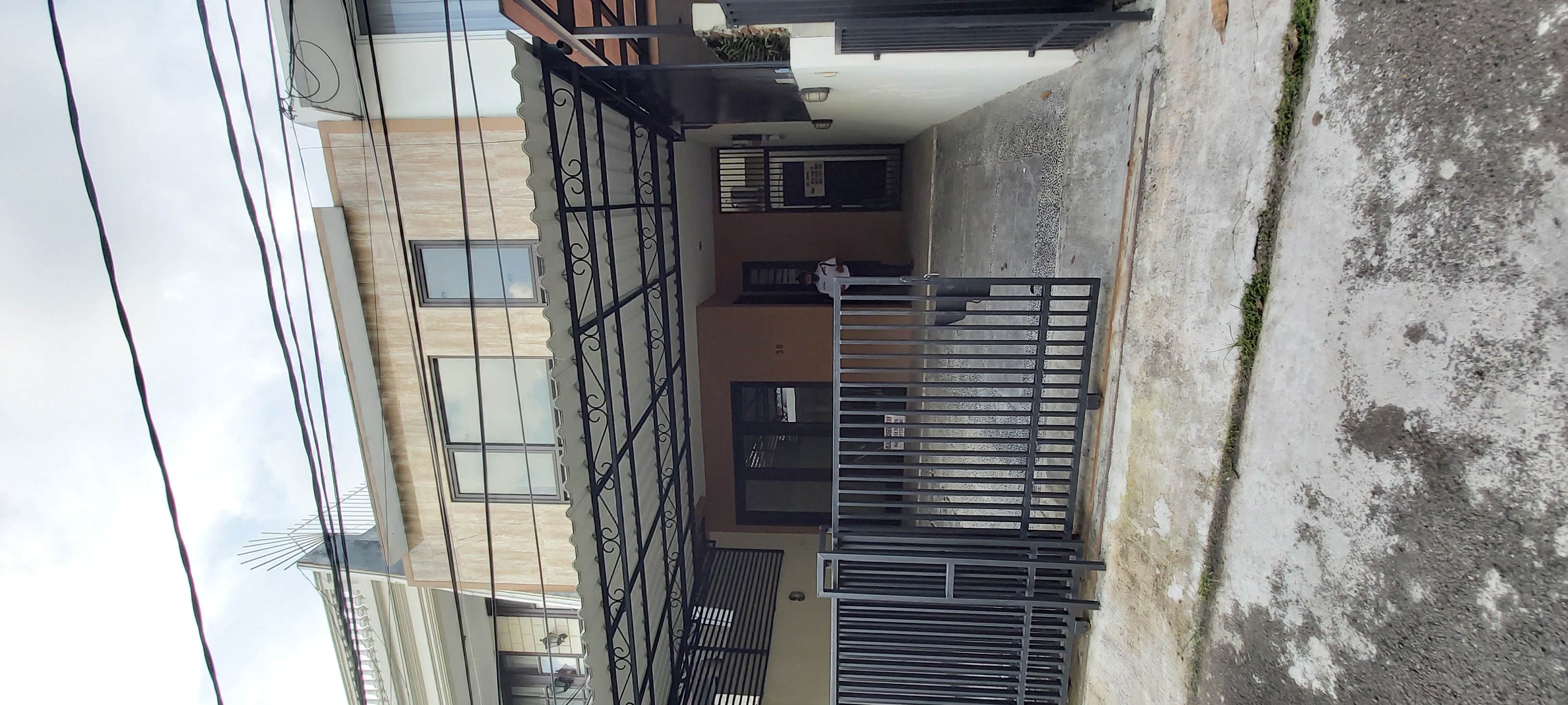 Rumah 2 Lantai Siap Huni Dekat Pondok Indah Mal