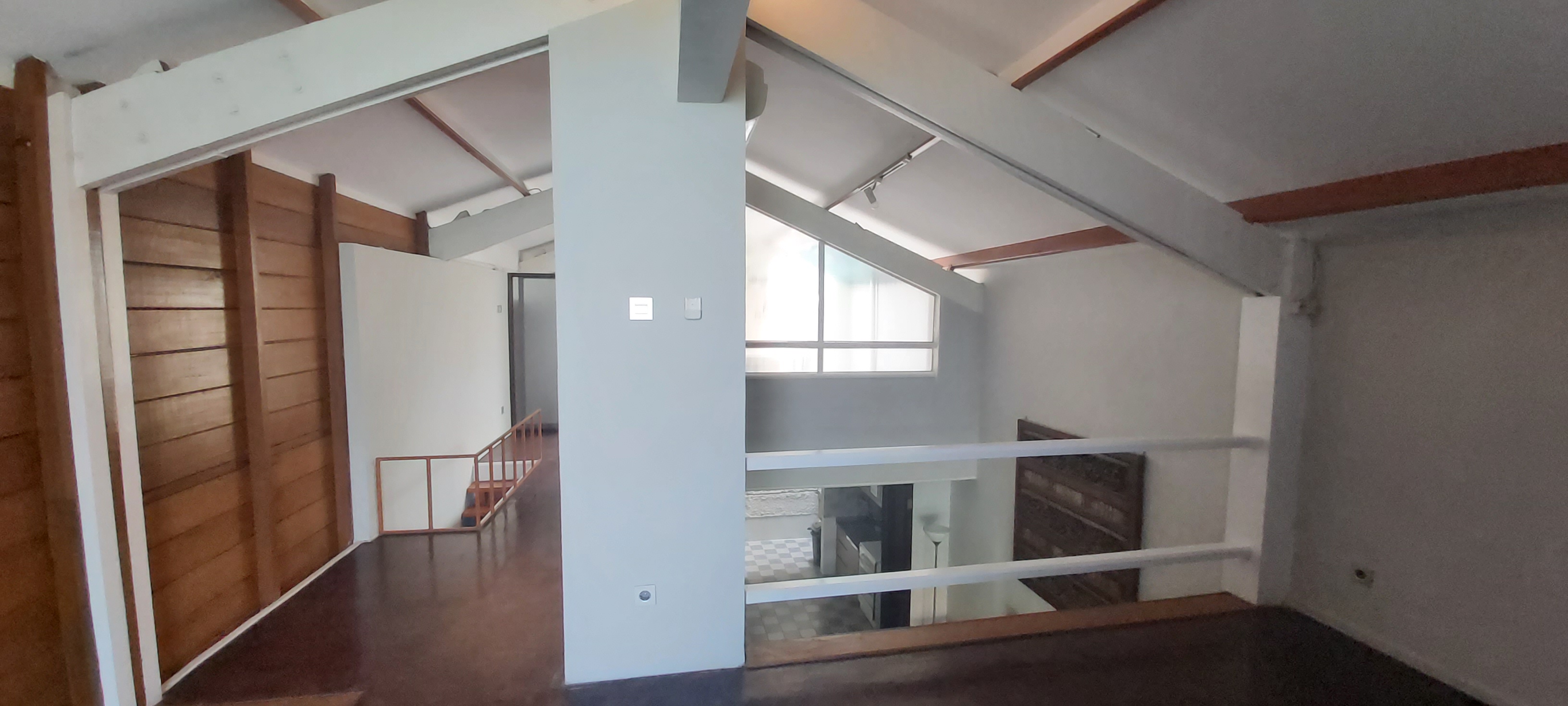 Rumah 2 Lantai di Pondok Indah, Bisa Jalan Kaki ke PIM. Ada Gudang