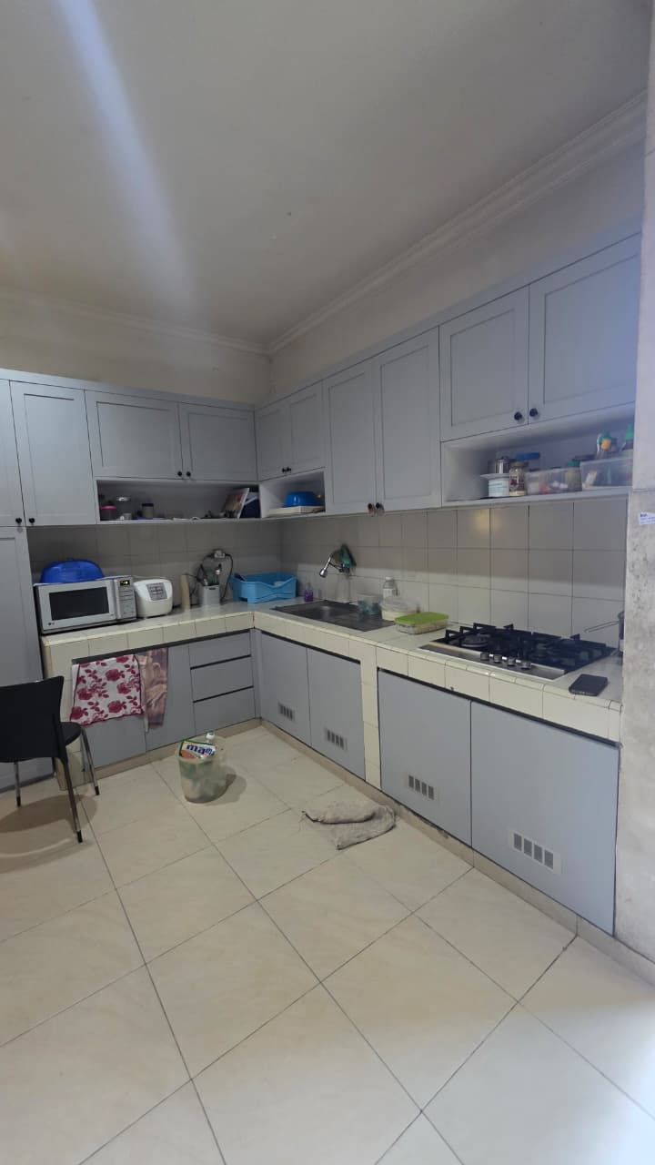 Rumah di Hook Mewah Classic Modern. Dalam Komplek One Gate System, Ada Ruang Gym