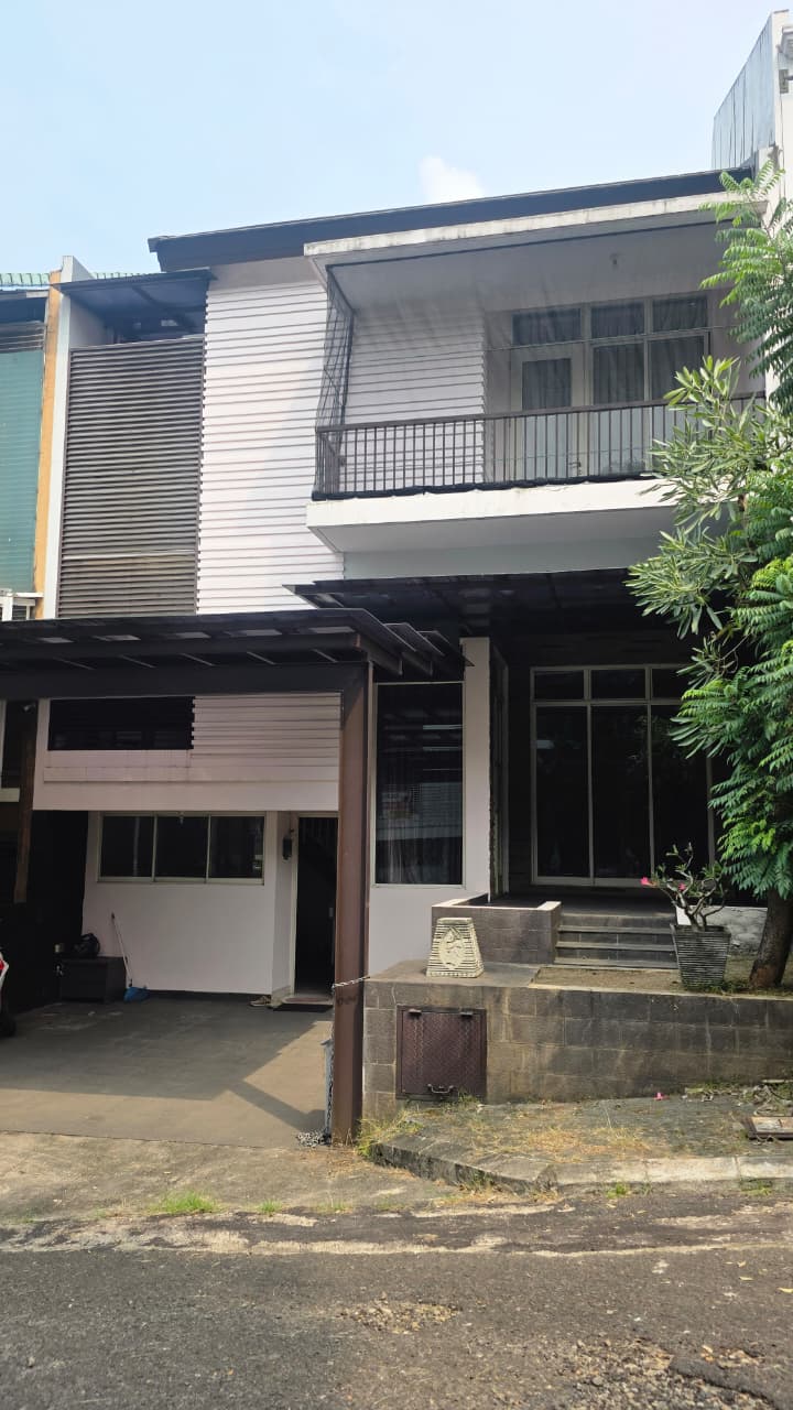 Rumah Dalam Townhouse Area Deplu, Dekat Pondok Indah dan Bintaro, Akses Mudah ke Tol Jorr