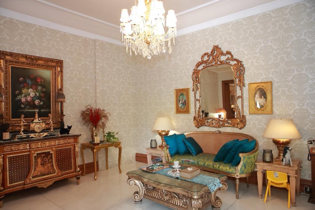 Rumah Mewah Classic Hook Depan Taman di Kawasan Elite Menteng LT 1.100 m²