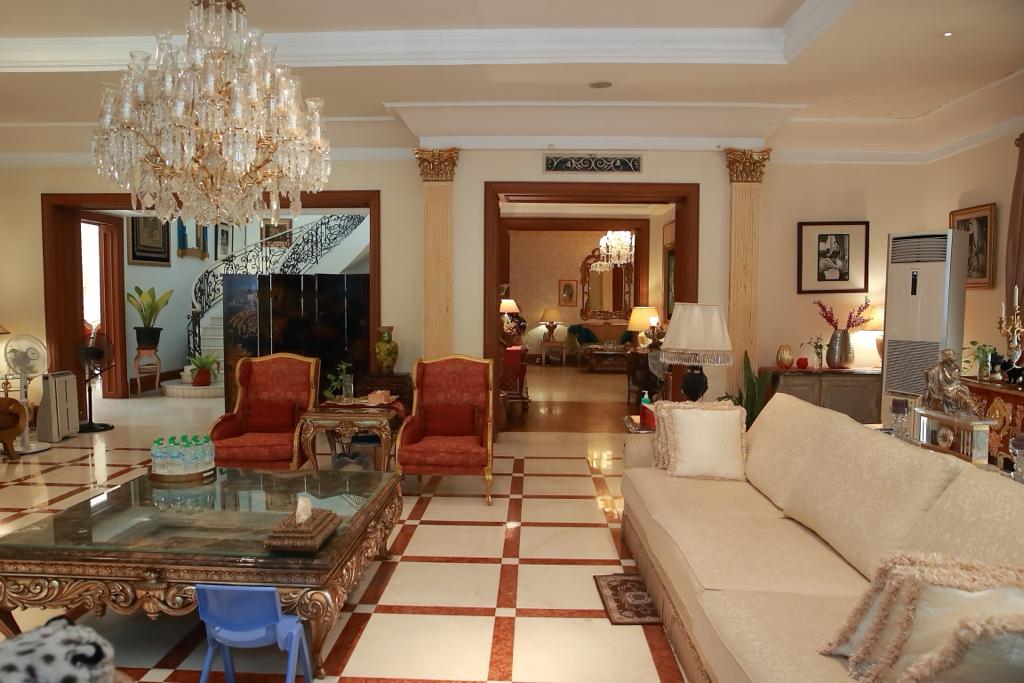 Rumah Mewah Classic Hook Depan Taman di Kawasan Elite Menteng LT 1.100 m²