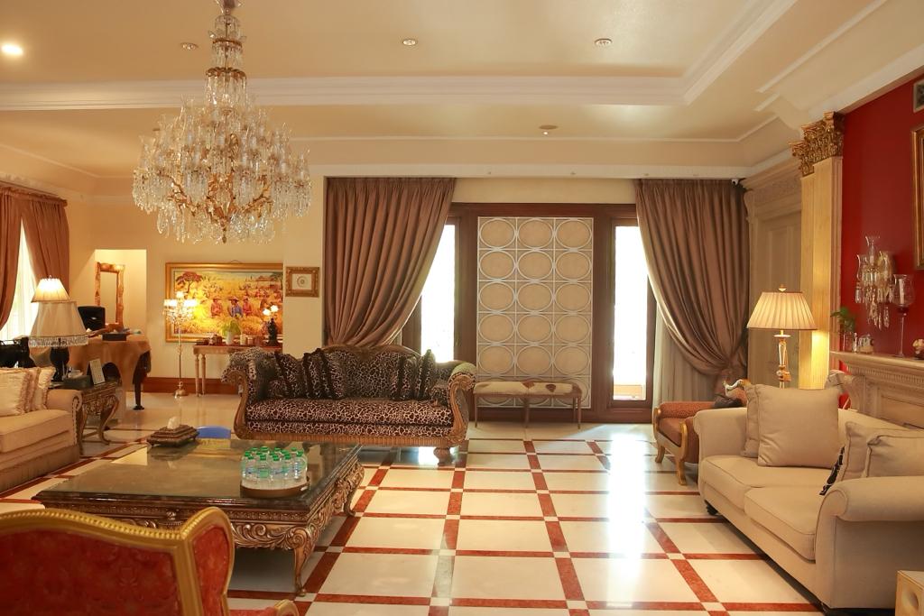 Rumah Mewah Classic Hook Depan Taman di Kawasan Elite Menteng LT 1.100 m²