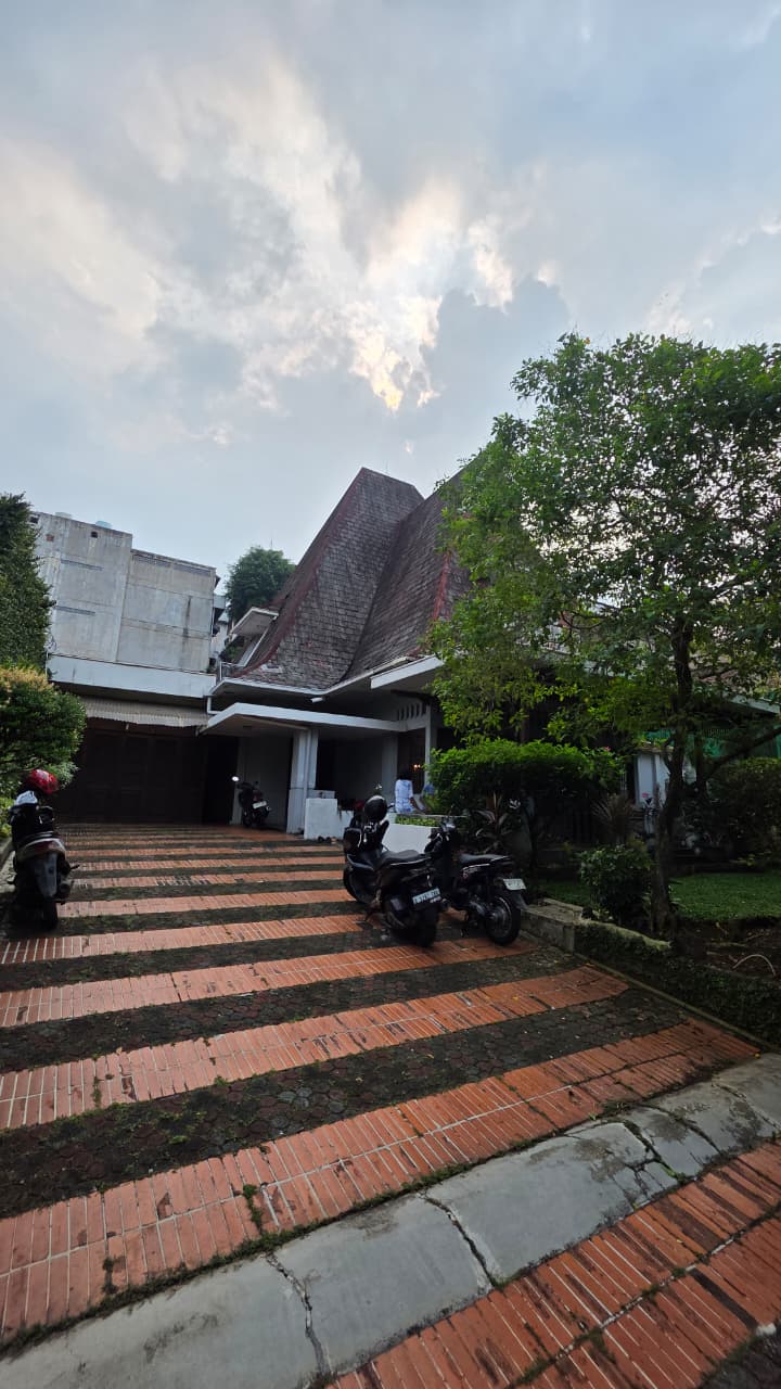 Hitung Tanah Saja! LT 970 m² di Kawasan Prestisius Menteng