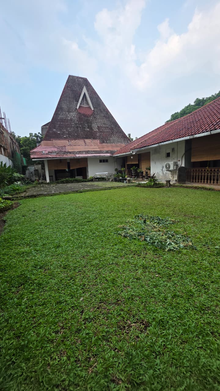 Hitung Tanah Saja! LT 970 m² di Kawasan Prestisius Menteng