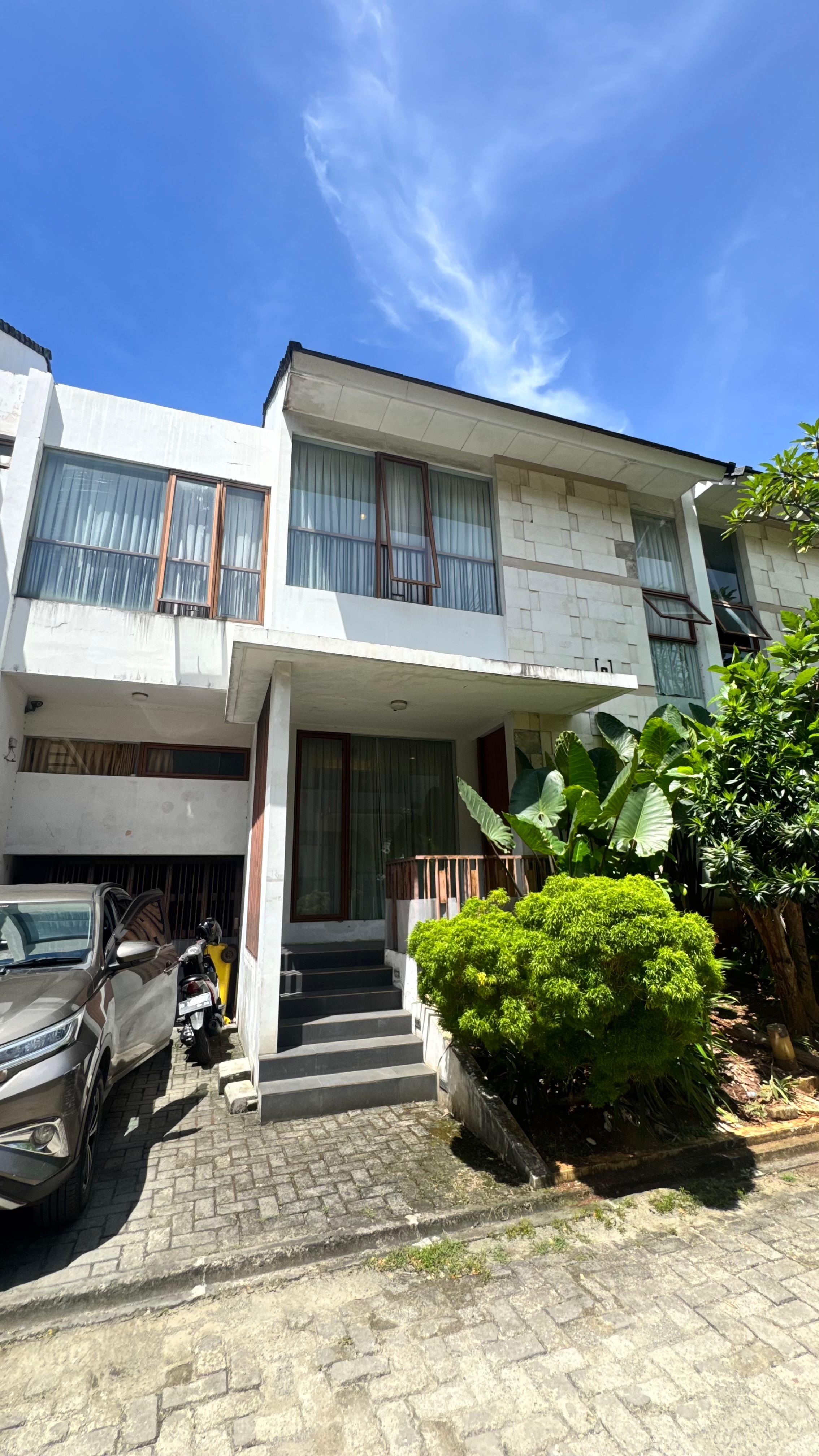 Rumah Minimalis Cantik Rapi 2 Lantai di Kemang-Dalam Komplek Townhouse