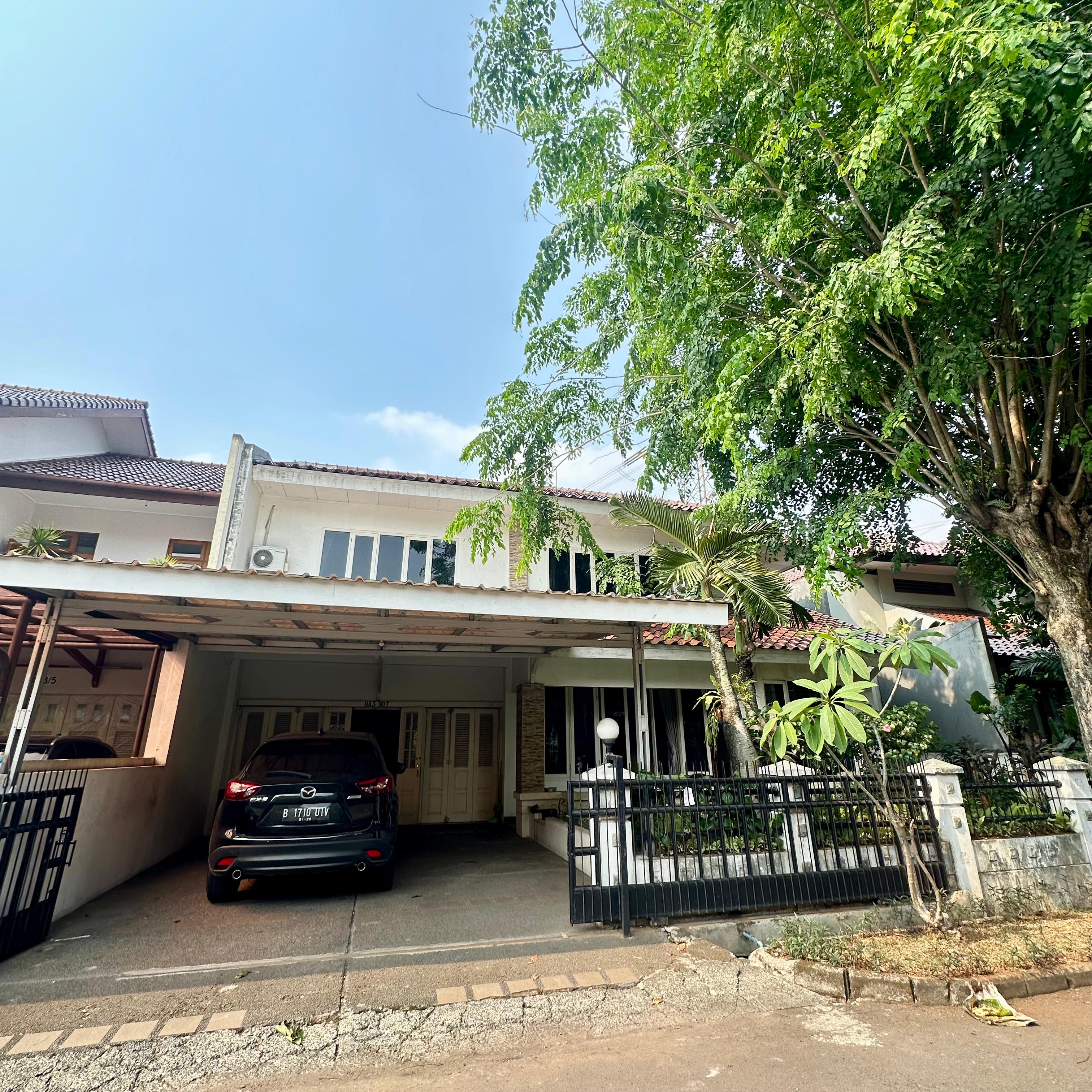 Rumah di Bintaro Sektor 9, Ada Taman Depan dan Belakang