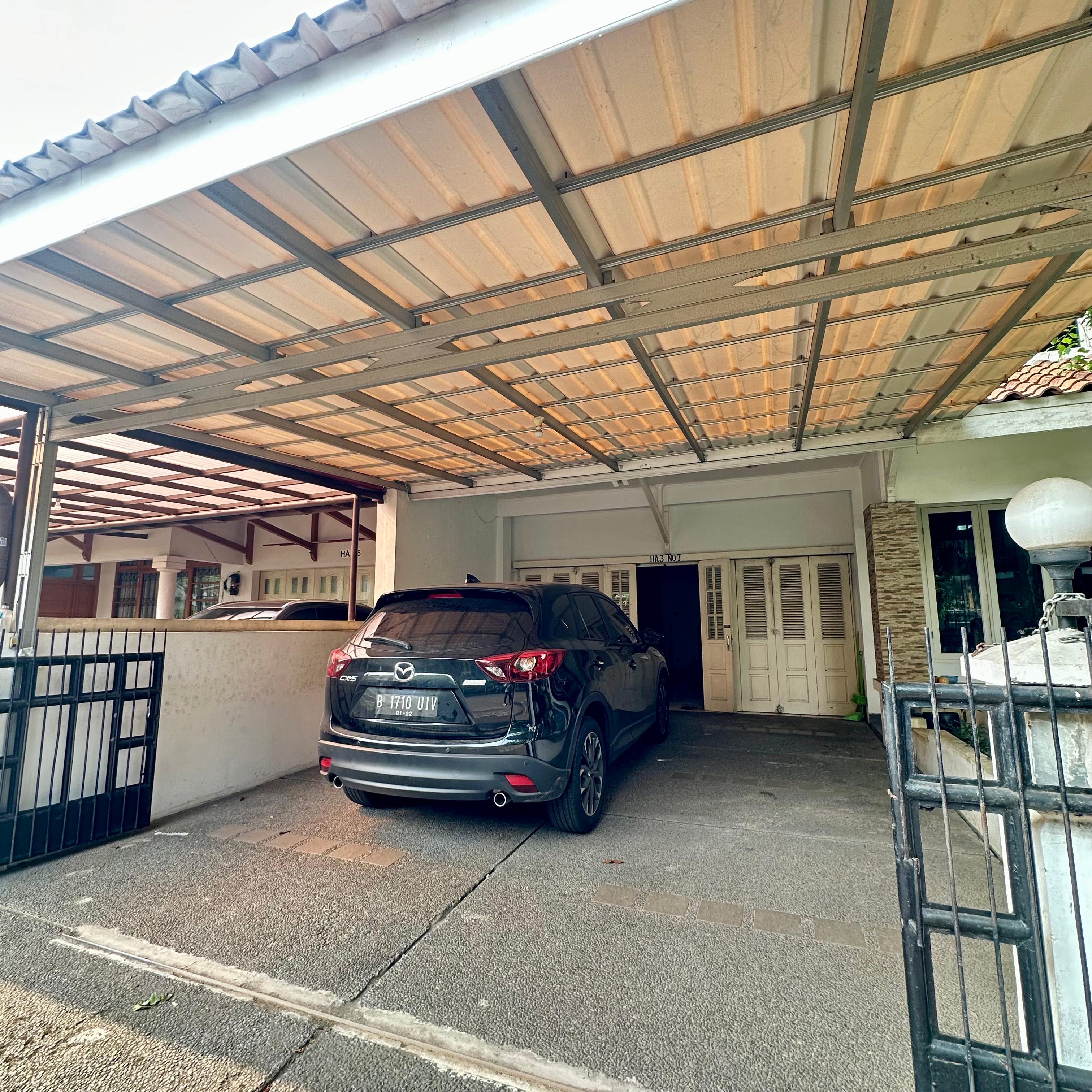 Rumah di Bintaro Sektor 9, Ada Taman Depan dan Belakang