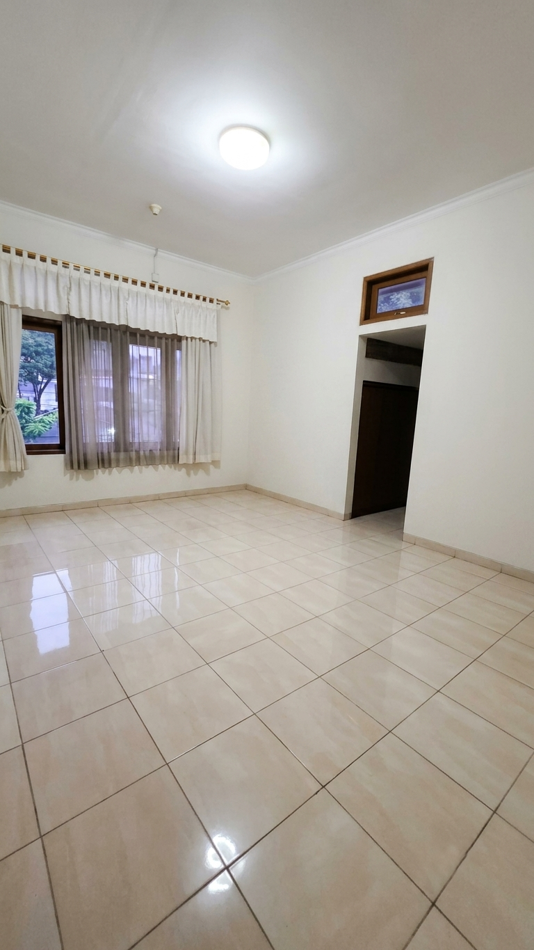 Hunian Premium Dekat SCBD & Senayan Posisi Hook LT 490 m²