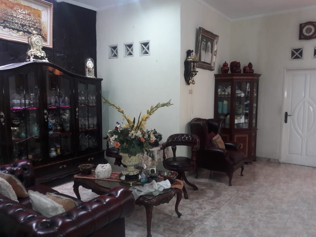 Rumah Lama 2 Lantai di Tebet Barat