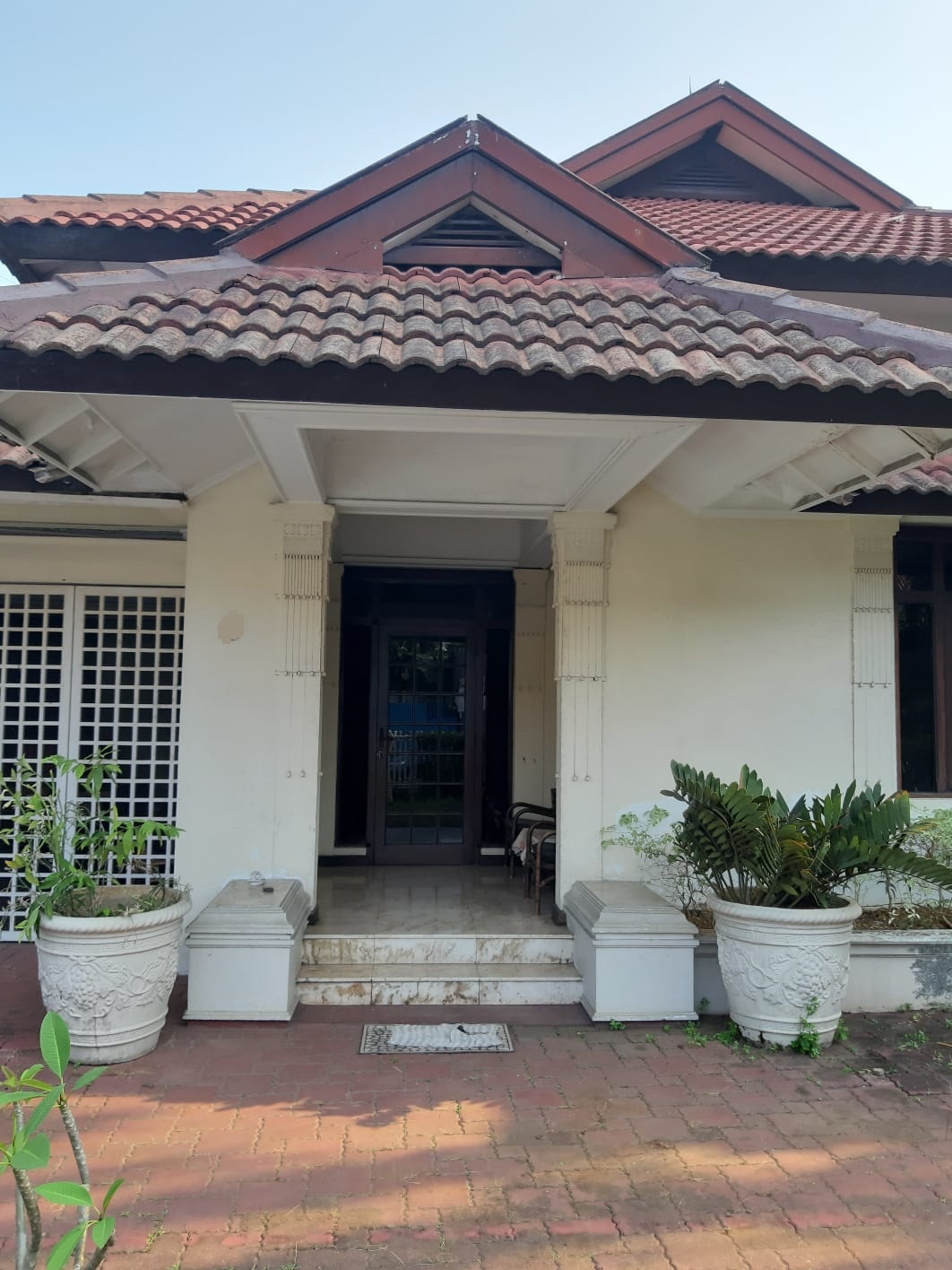 Rumah 2 Lantai di Menteng, bisa Parkir 6 Mobil