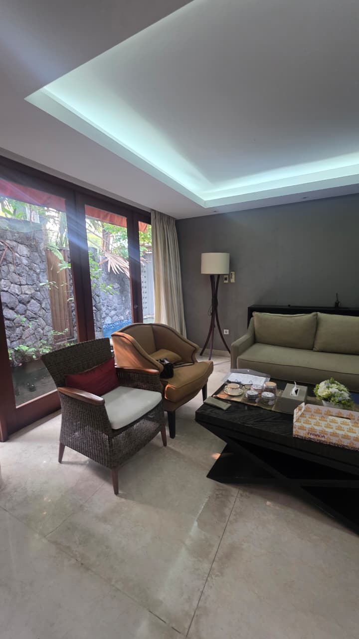 Jarang Ada! Rumah Mewah dengan Private Pool, Tanah Besar & Lokasi Premium Dekat Pusat Bisnis Jakarta