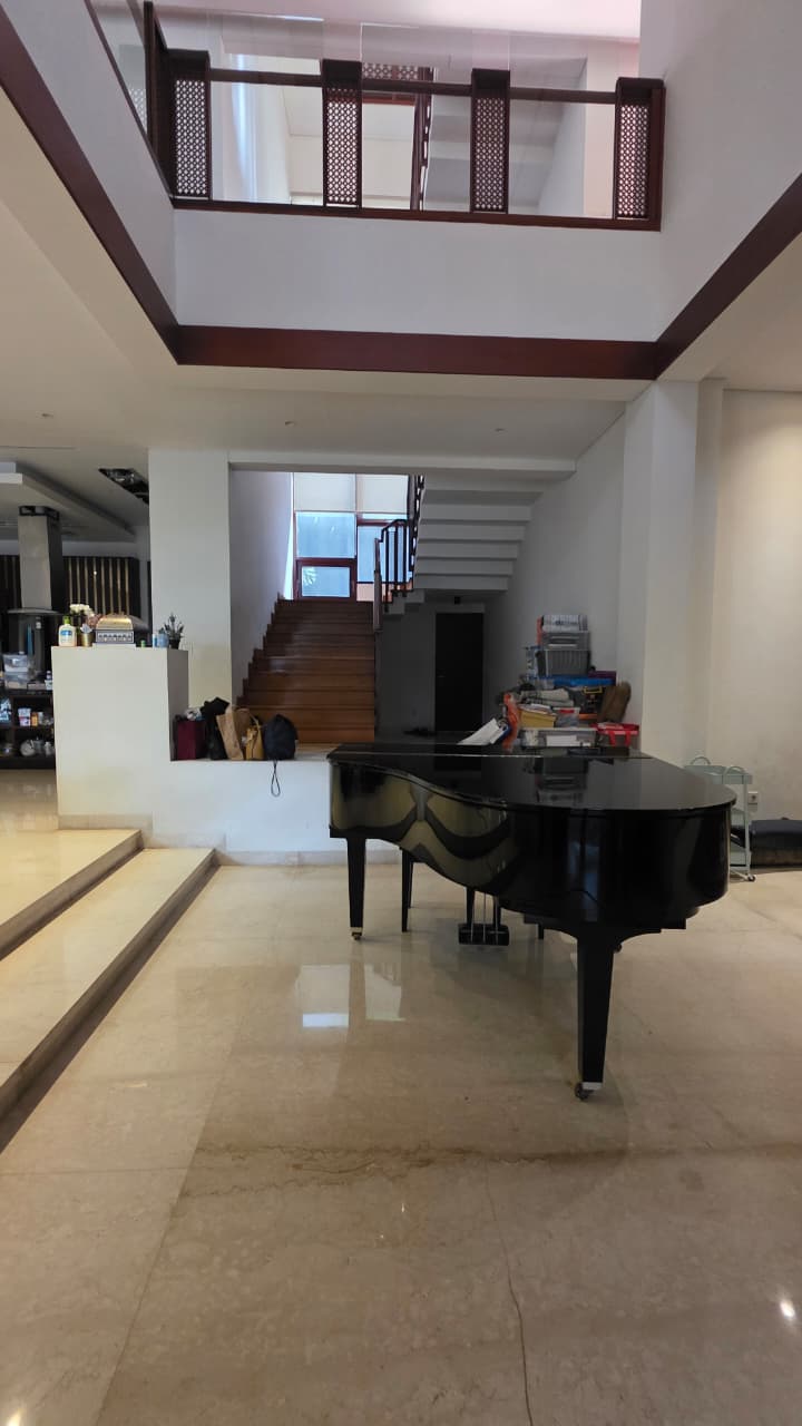 Jarang Ada! Rumah Mewah dengan Private Pool, Tanah Besar & Lokasi Premium Dekat Pusat Bisnis Jakarta