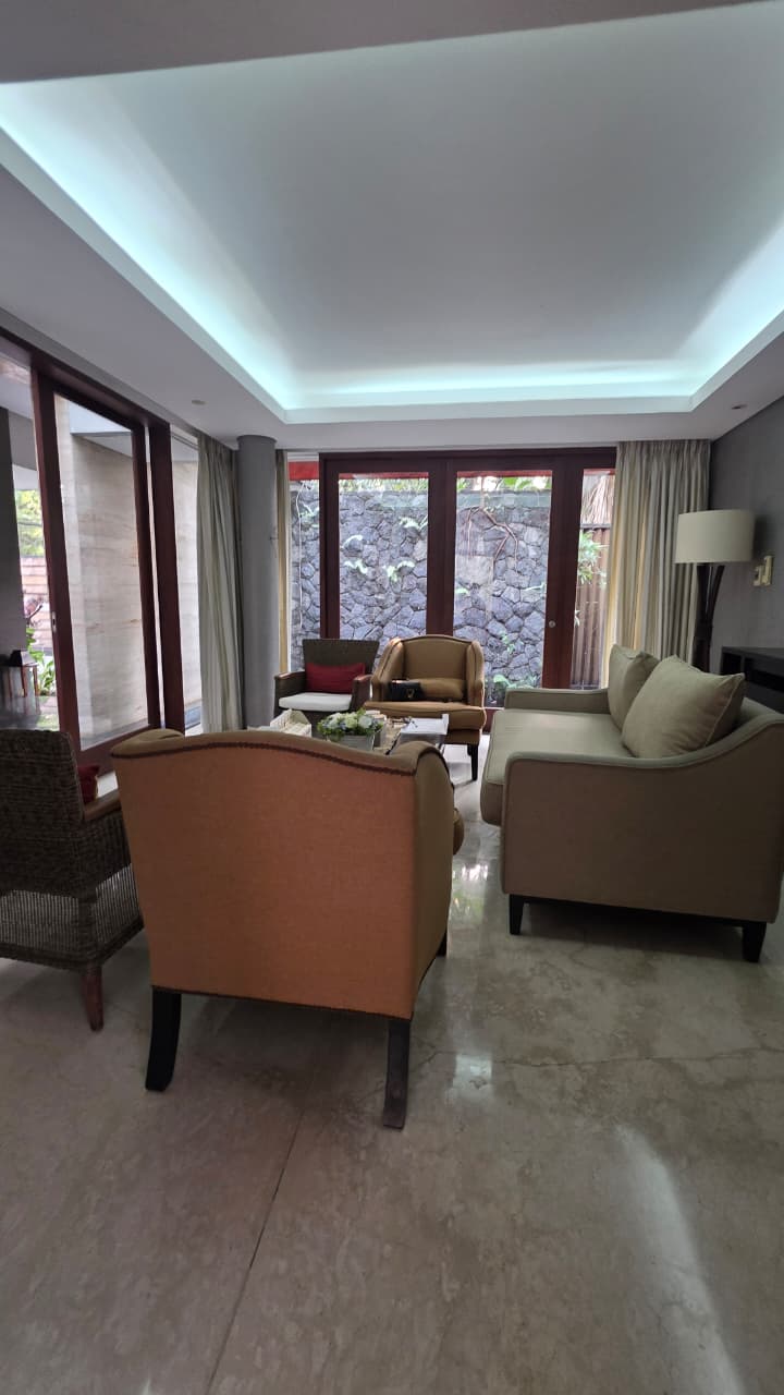 Jarang Ada! Rumah Mewah dengan Private Pool, Tanah Besar & Lokasi Premium Dekat Pusat Bisnis Jakarta