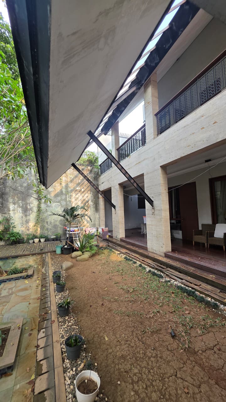 Jarang Ada! Rumah Mewah dengan Private Pool, Tanah Besar & Lokasi Premium Dekat Pusat Bisnis Jakarta