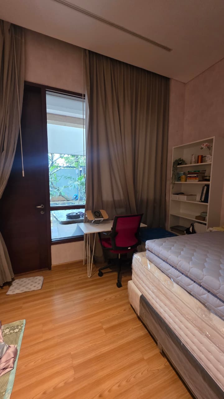 Jarang Ada! Rumah Mewah dengan Private Pool, Tanah Besar & Lokasi Premium Dekat Pusat Bisnis Jakarta