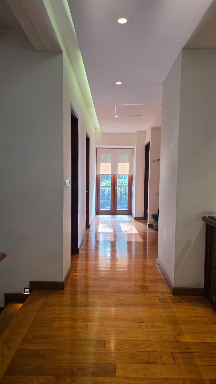 Jarang Ada! Rumah Mewah dengan Private Pool, Tanah Besar & Lokasi Premium Dekat Pusat Bisnis Jakarta