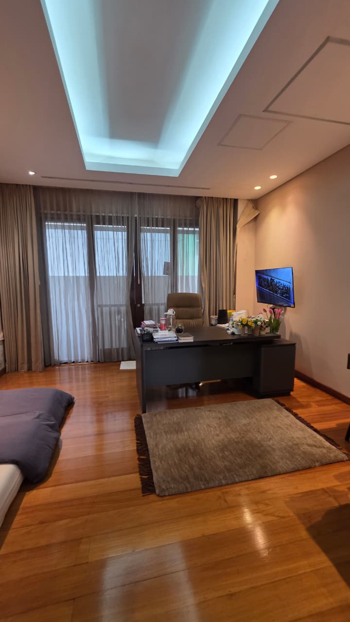Jarang Ada! Rumah Mewah dengan Private Pool, Tanah Besar & Lokasi Premium Dekat Pusat Bisnis Jakarta