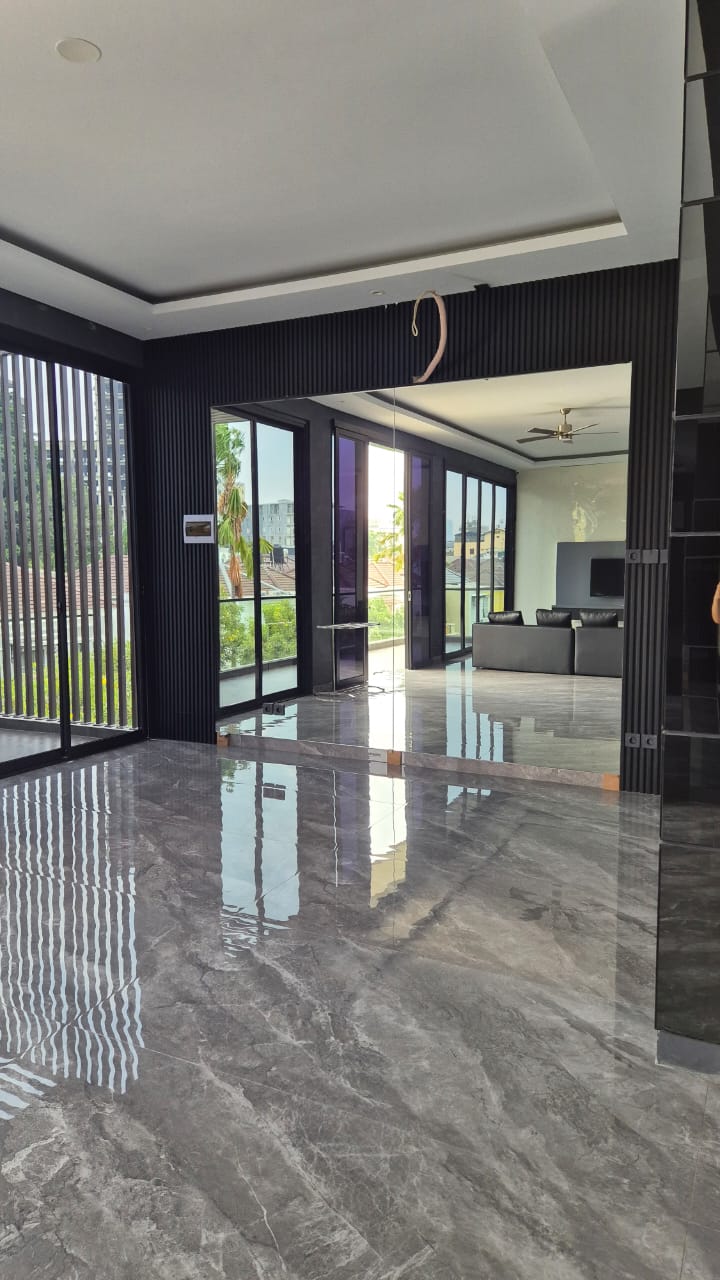Private Cluster Mewah 3 Lantai Furnished, Dekat Binus dan Permata Hijau