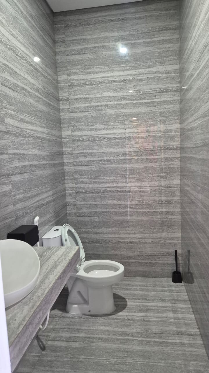 Private Cluster Mewah 3 Lantai Furnished, Dekat Binus dan Permata Hijau