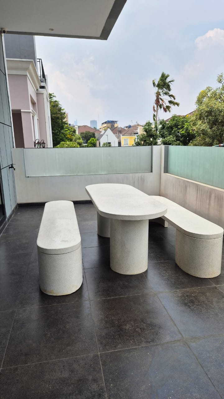 Private Cluster Mewah 3 Lantai Furnished, Dekat Binus dan Permata Hijau