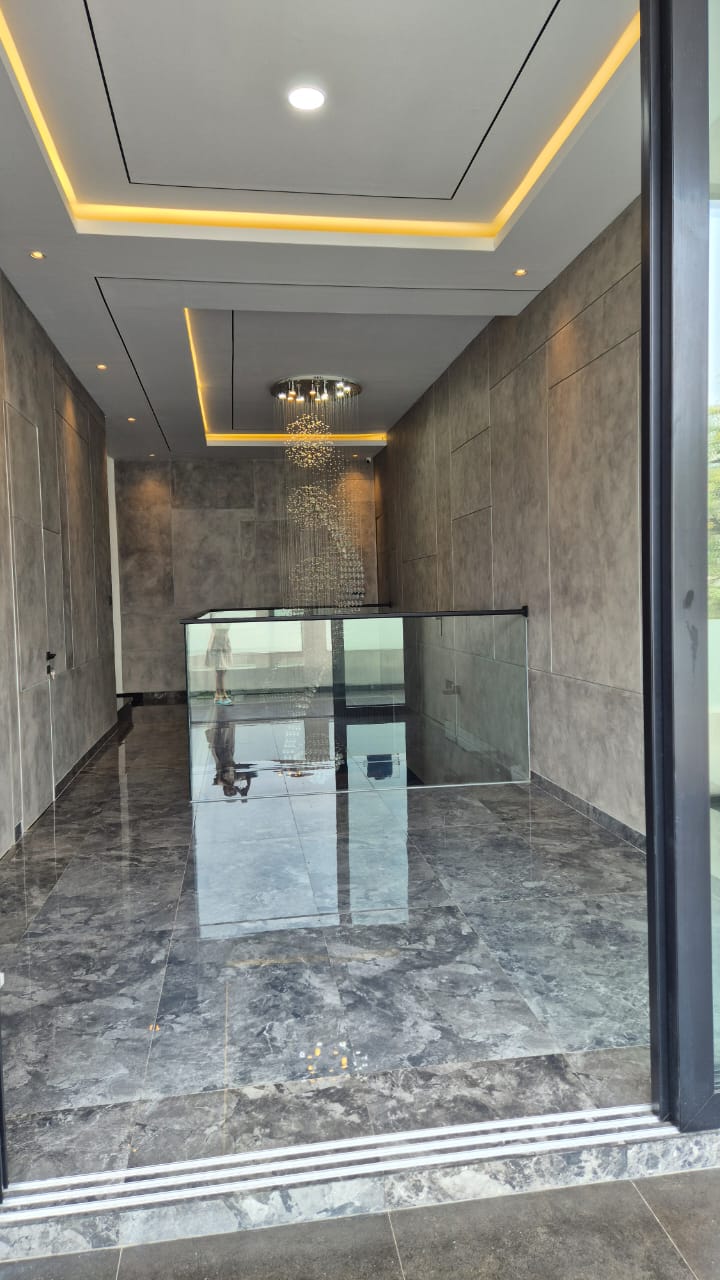 Private Cluster Mewah 3 Lantai Furnished, Dekat Binus dan Permata Hijau