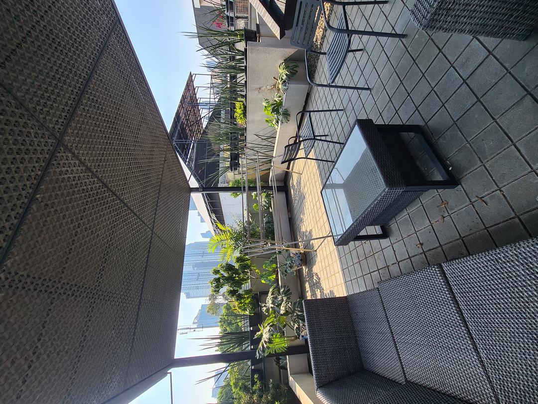 Gaya Resort Mewah! Rumah Kontemporer 2 Lantai di Jantung Kebayoran Baru, Eksklusif & Aman