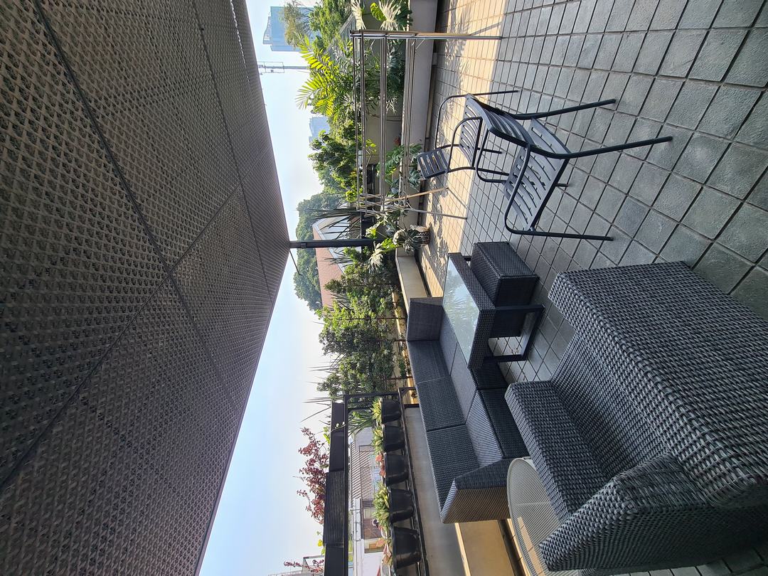 Gaya Resort Mewah! Rumah Kontemporer 2 Lantai di Jantung Kebayoran Baru, Eksklusif & Aman