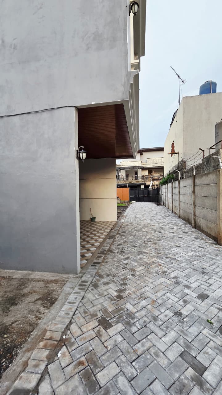 Rumah Mungil 3Lt Brand New Siap Huni Dalam Cluster Kecil di Radio Dalam, Dekat ke MRT