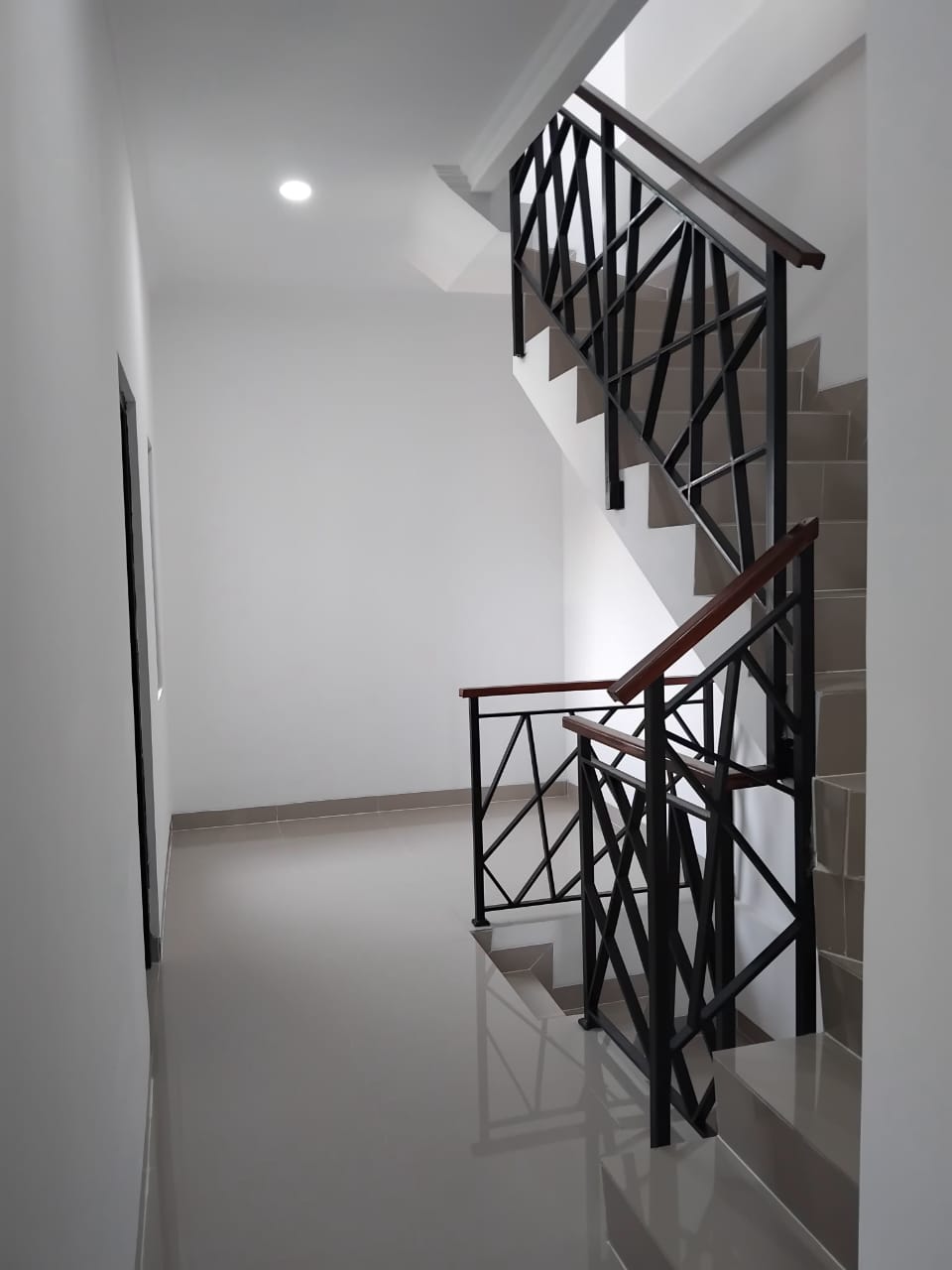 Rumah Mungil 3Lt Brand New Siap Huni Dalam Cluster Kecil di Radio Dalam, Dekat ke MRT