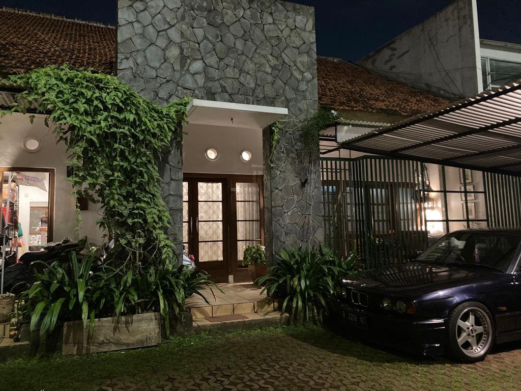 Rumah di Kebayoran Baru. Cocok Kantor, Usaha, Parkir Banyak. Dekat Kemang, Wijaya, Blok M