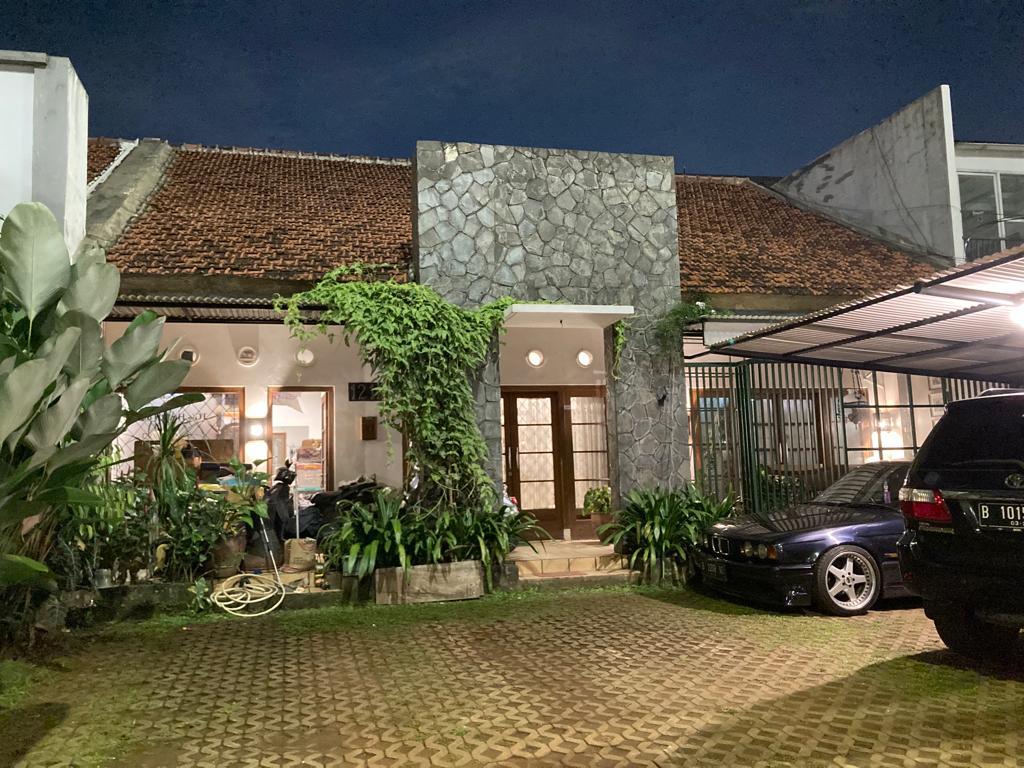 Rumah di Kebayoran Baru. Cocok Kantor, Usaha, Parkir Banyak. Dekat Kemang, Wijaya, Blok M