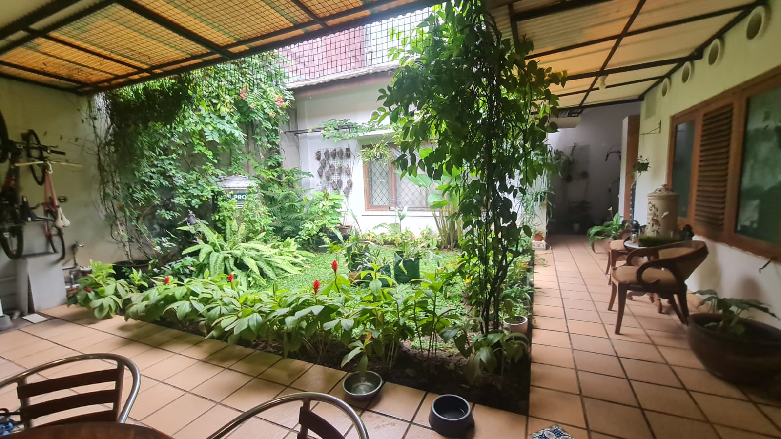Rumah di Kebayoran Baru. Cocok Kantor, Usaha, Parkir Banyak. Dekat Kemang, Wijaya, Blok M