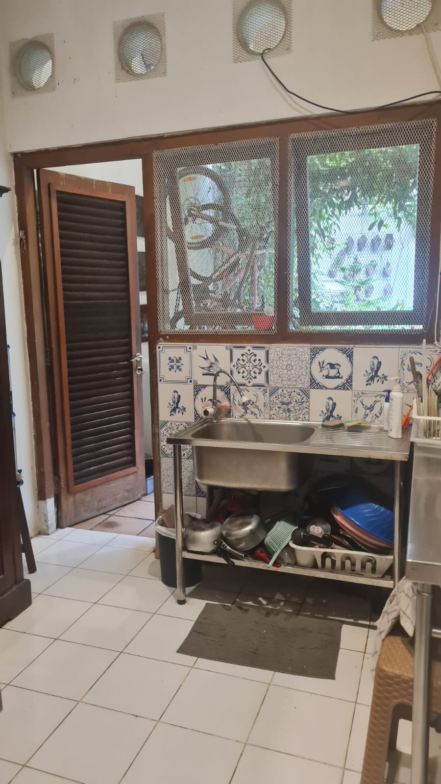Rumah di Kebayoran Baru. Cocok Kantor, Usaha, Parkir Banyak. Dekat Kemang, Wijaya, Blok M