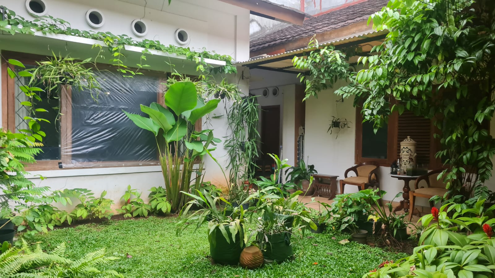 Rumah di Kebayoran Baru. Cocok Kantor, Usaha, Parkir Banyak. Dekat Kemang, Wijaya, Blok M