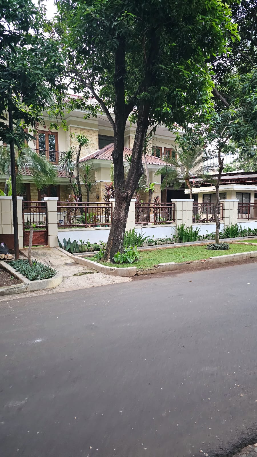 Rumah Luas 2 Lantai Ada Kolam Renang. Rumah Dijual di Kebayoran Baru Dekat Area Melawai, Wijaya, Prapanca, Iskandarsyah