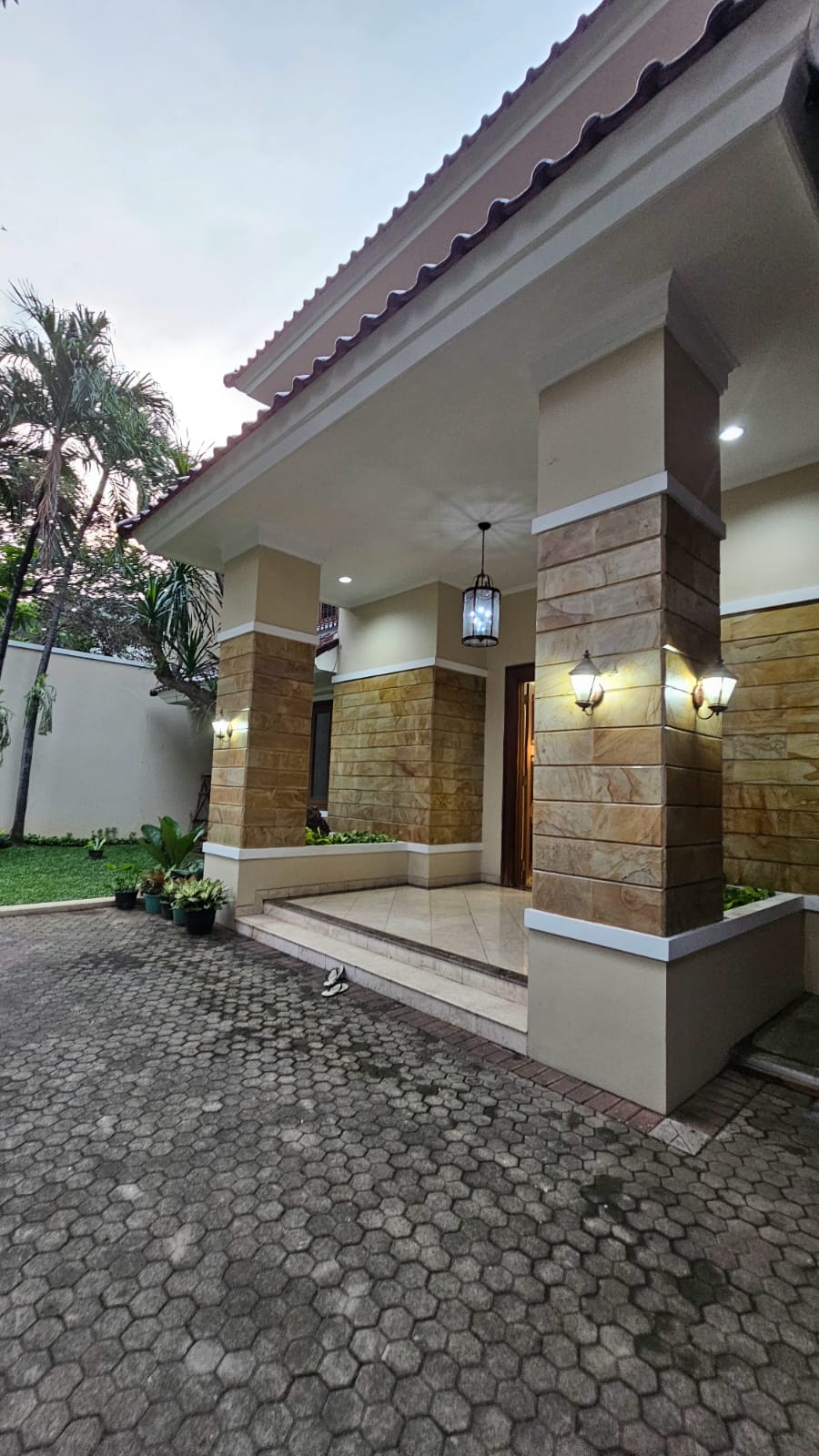 Rumah Luas 2 Lantai Ada Kolam Renang. Rumah Dijual di Kebayoran Baru Dekat Area Melawai, Wijaya, Prapanca, Iskandarsyah