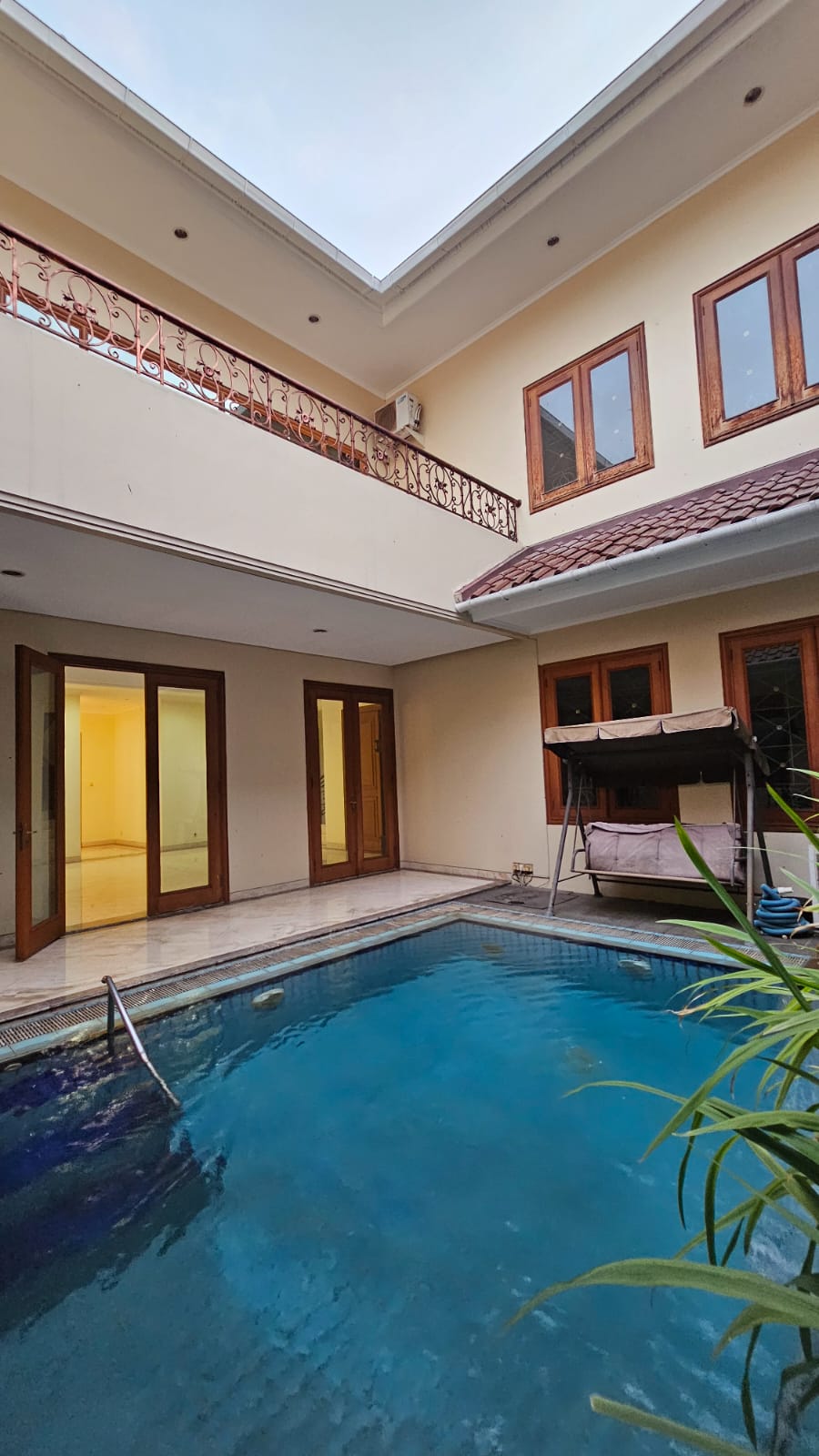 Rumah Luas 2 Lantai Ada Kolam Renang. Rumah Dijual di Kebayoran Baru Dekat Area Melawai, Wijaya, Prapanca, Iskandarsyah
