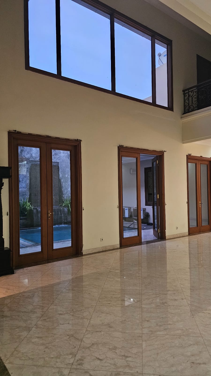 Rumah Luas 2 Lantai Ada Kolam Renang. Rumah Dijual di Kebayoran Baru Dekat Area Melawai, Wijaya, Prapanca, Iskandarsyah