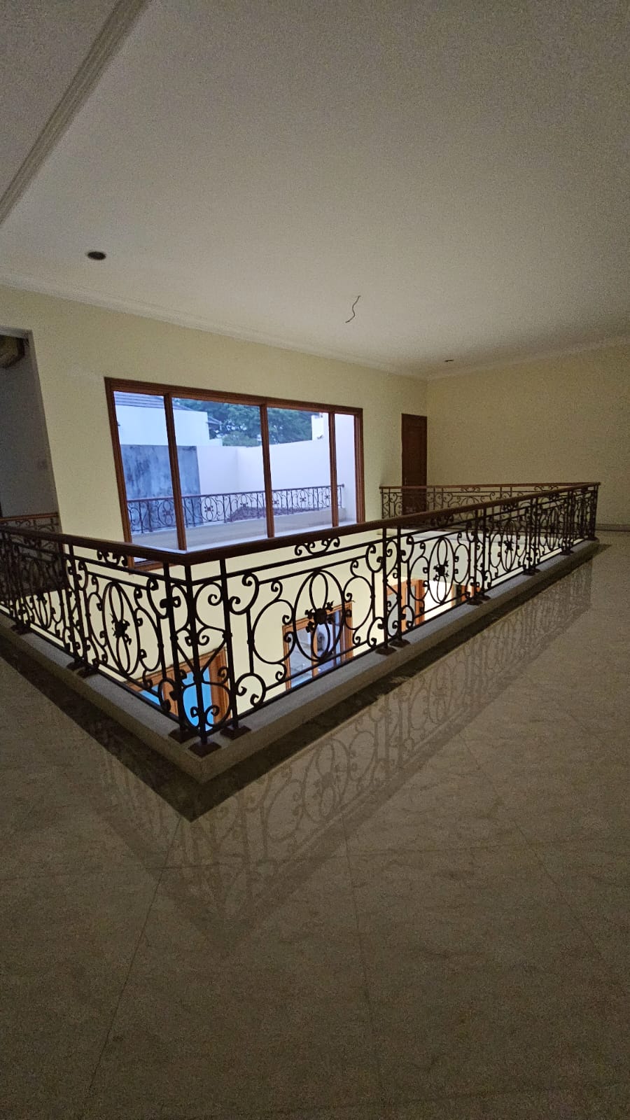 Rumah Luas 2 Lantai Ada Kolam Renang. Rumah Dijual di Kebayoran Baru Dekat Area Melawai, Wijaya, Prapanca, Iskandarsyah