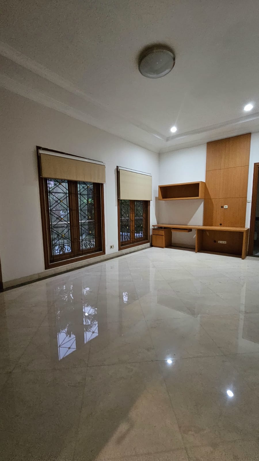 Rumah Luas 2 Lantai Ada Kolam Renang. Rumah Dijual di Kebayoran Baru Dekat Area Melawai, Wijaya, Prapanca, Iskandarsyah