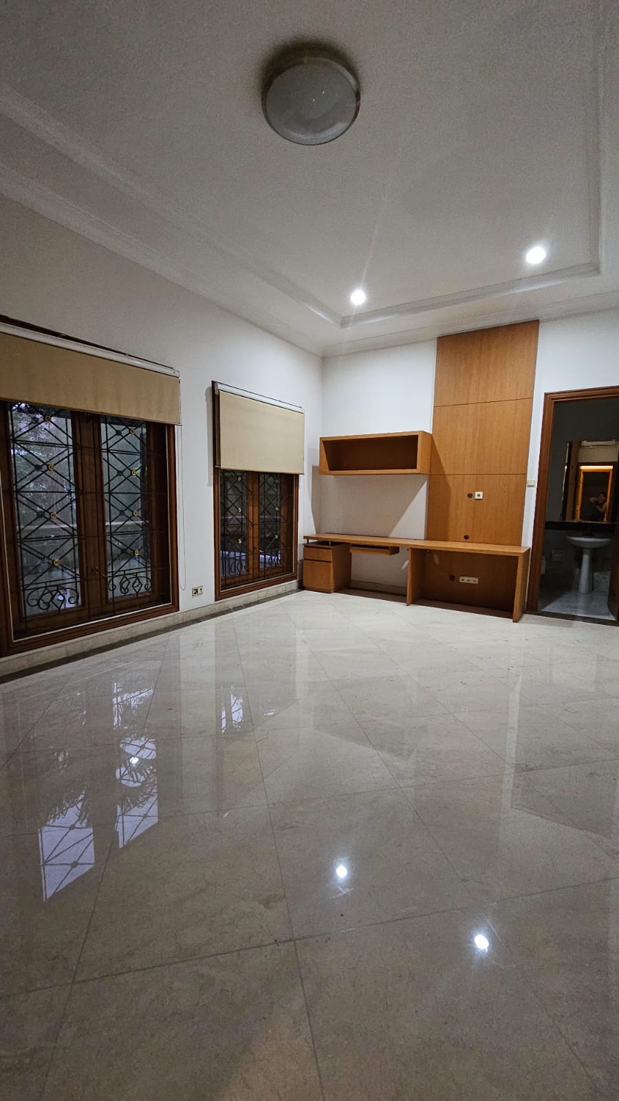 Rumah Luas 2 Lantai Ada Kolam Renang. Rumah Dijual di Kebayoran Baru Dekat Area Melawai, Wijaya, Prapanca, Iskandarsyah