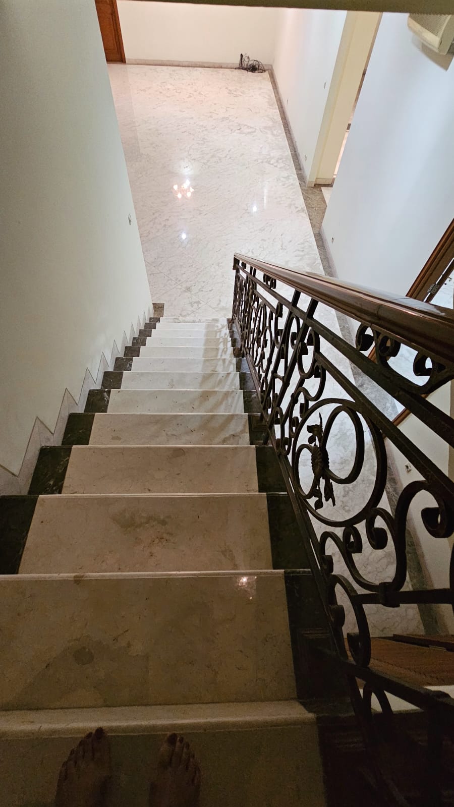 Rumah Luas 2 Lantai Ada Kolam Renang. Rumah Dijual di Kebayoran Baru Dekat Area Melawai, Wijaya, Prapanca, Iskandarsyah