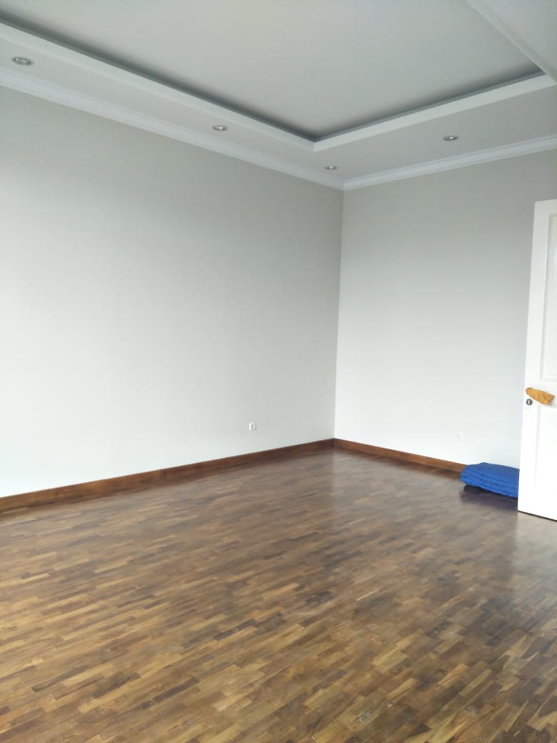 Rumah Baru Dekat Pakubuwono, Fisik 200 M2, Jalan Lebar, Tenang, Langka