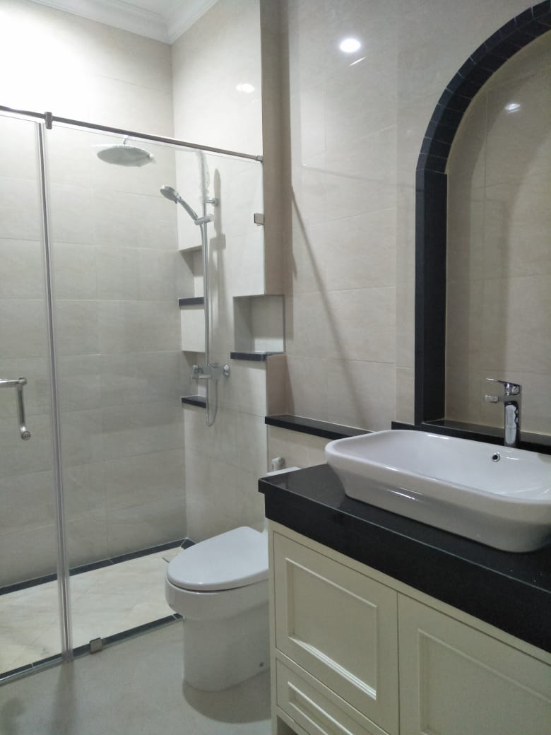 Rumah Baru Dekat Pakubuwono, Fisik 200 M2, Jalan Lebar, Tenang, Langka